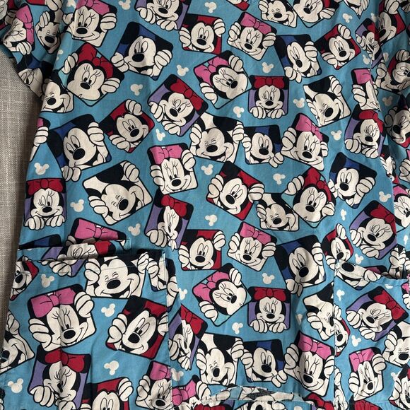 Disney Mickey And Minnie Mouse Women’s Scrub Top Size L Hearts Cute Medical Top‎ - Picture 3 of 9